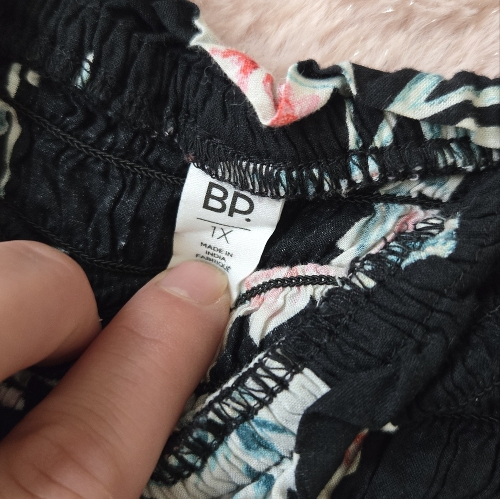 BP Floral Black Sleeveless Top 1x - Picture 2 of 3